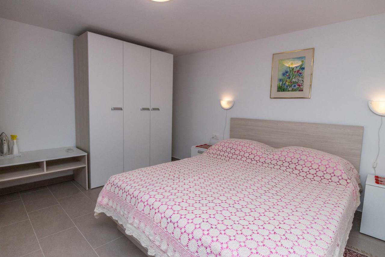 Apartment Nada Medveja ロヴラン エクステリア 写真